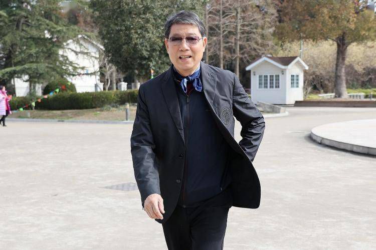 巨大黑迪克vs娇小亚女